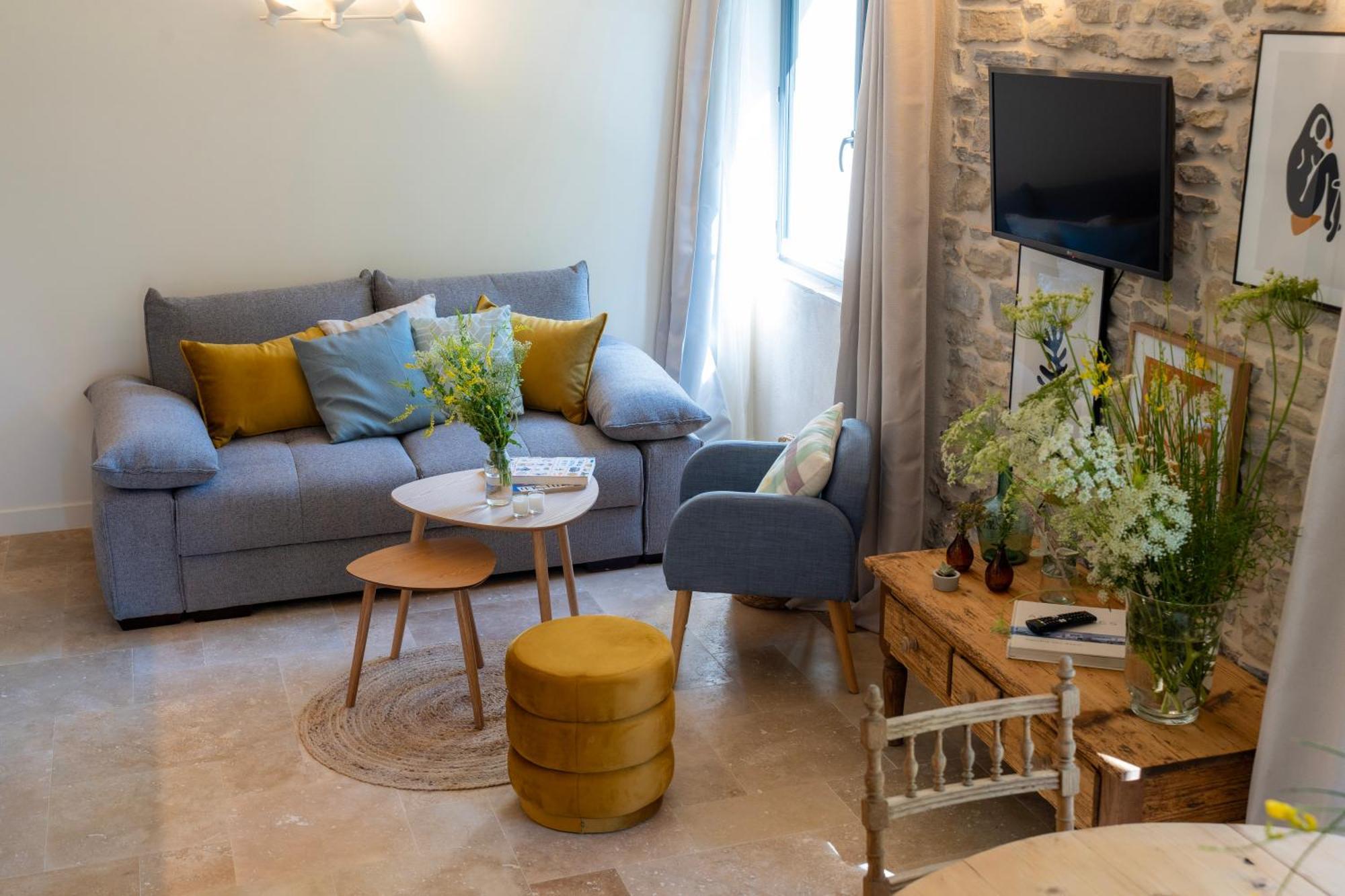 Les Terres Aoyama Hotel Saint Julien Les Rosiers Bagian luar foto