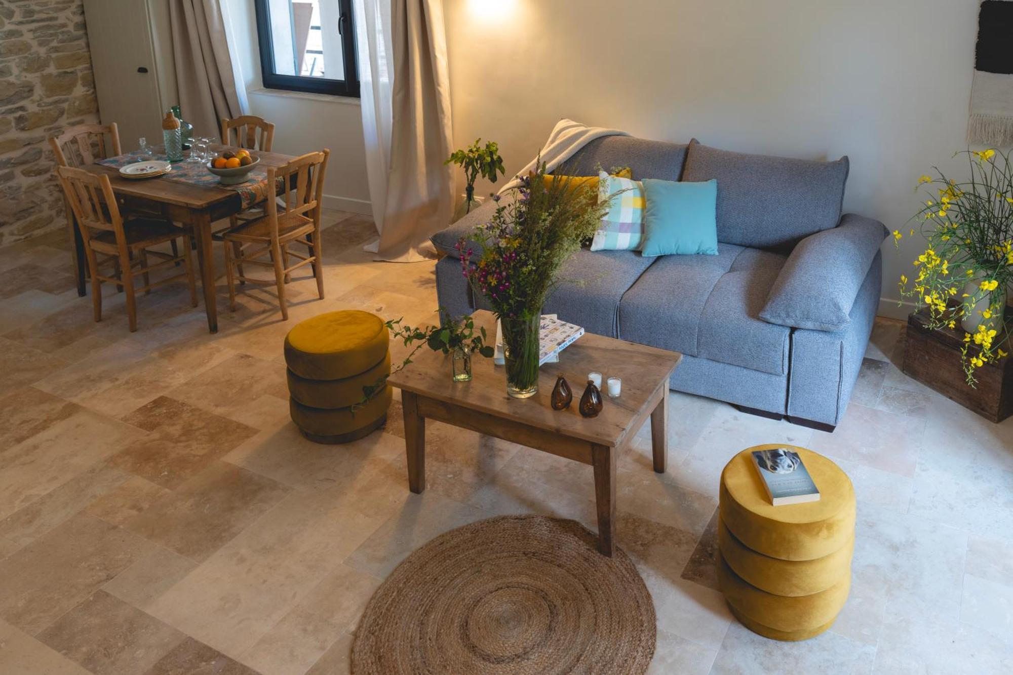 Les Terres Aoyama Hotel Saint Julien Les Rosiers Bagian luar foto