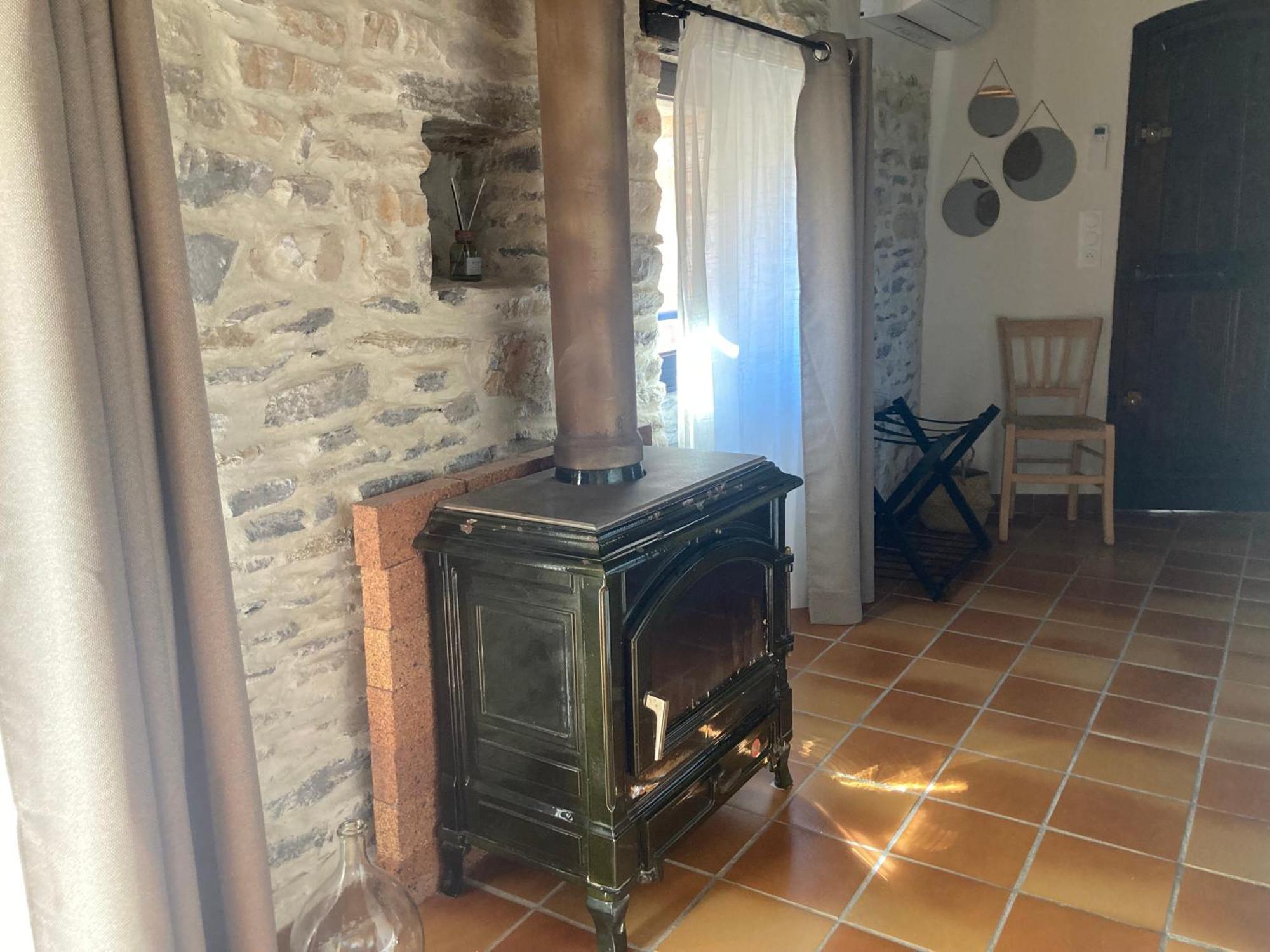 Les Terres Aoyama Hotel Saint Julien Les Rosiers Bagian luar foto