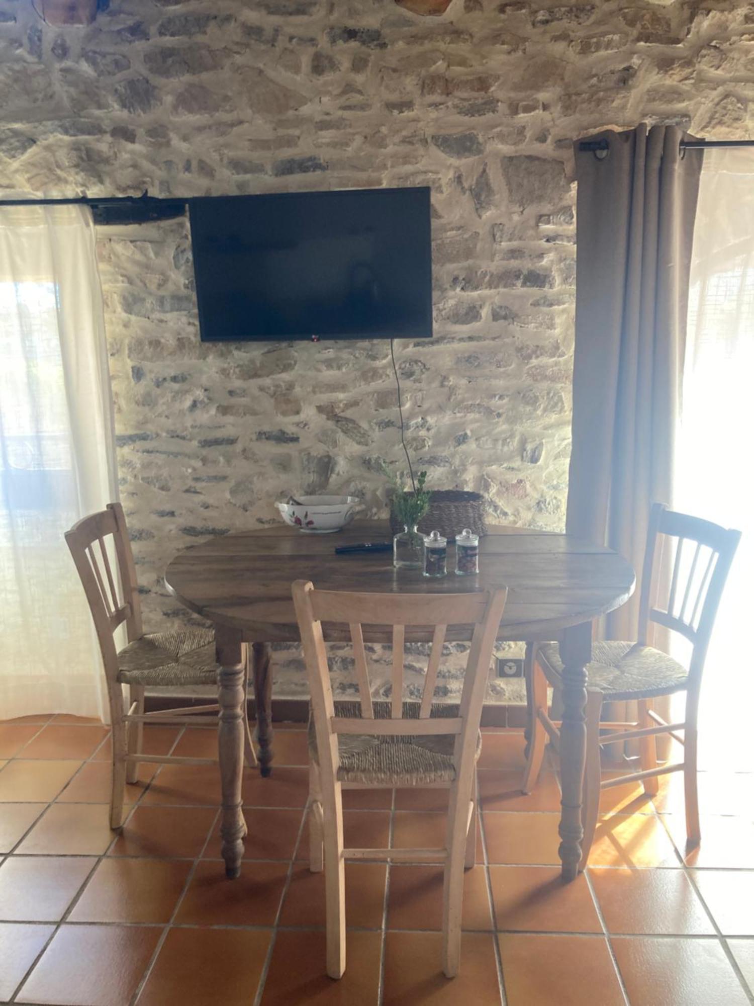 Les Terres Aoyama Hotel Saint Julien Les Rosiers Bagian luar foto