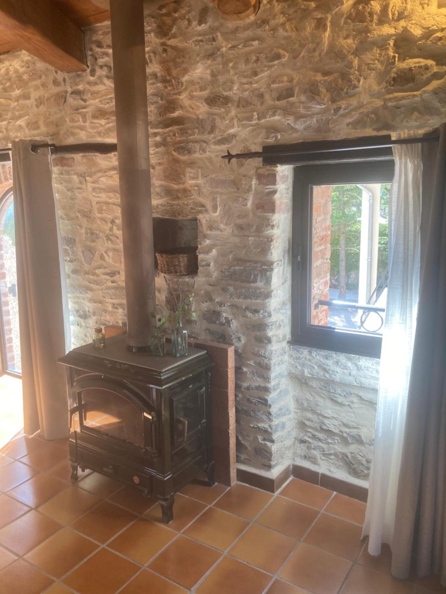Les Terres Aoyama Hotel Saint Julien Les Rosiers Bagian luar foto