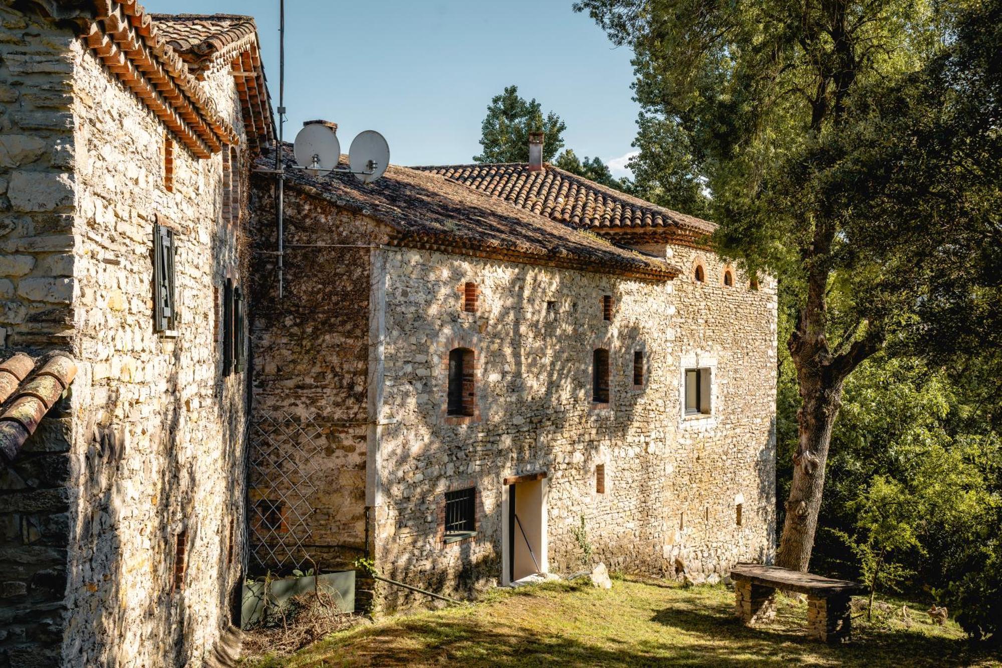 Les Terres Aoyama Hotel Saint Julien Les Rosiers Bagian luar foto