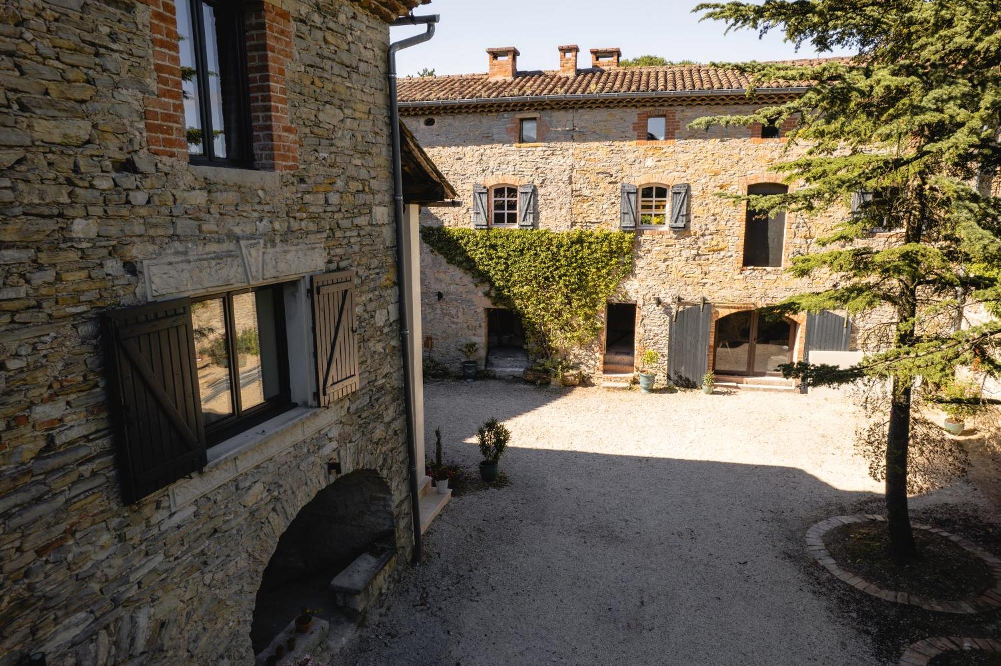 Les Terres Aoyama Hotel Saint Julien Les Rosiers Bagian luar foto