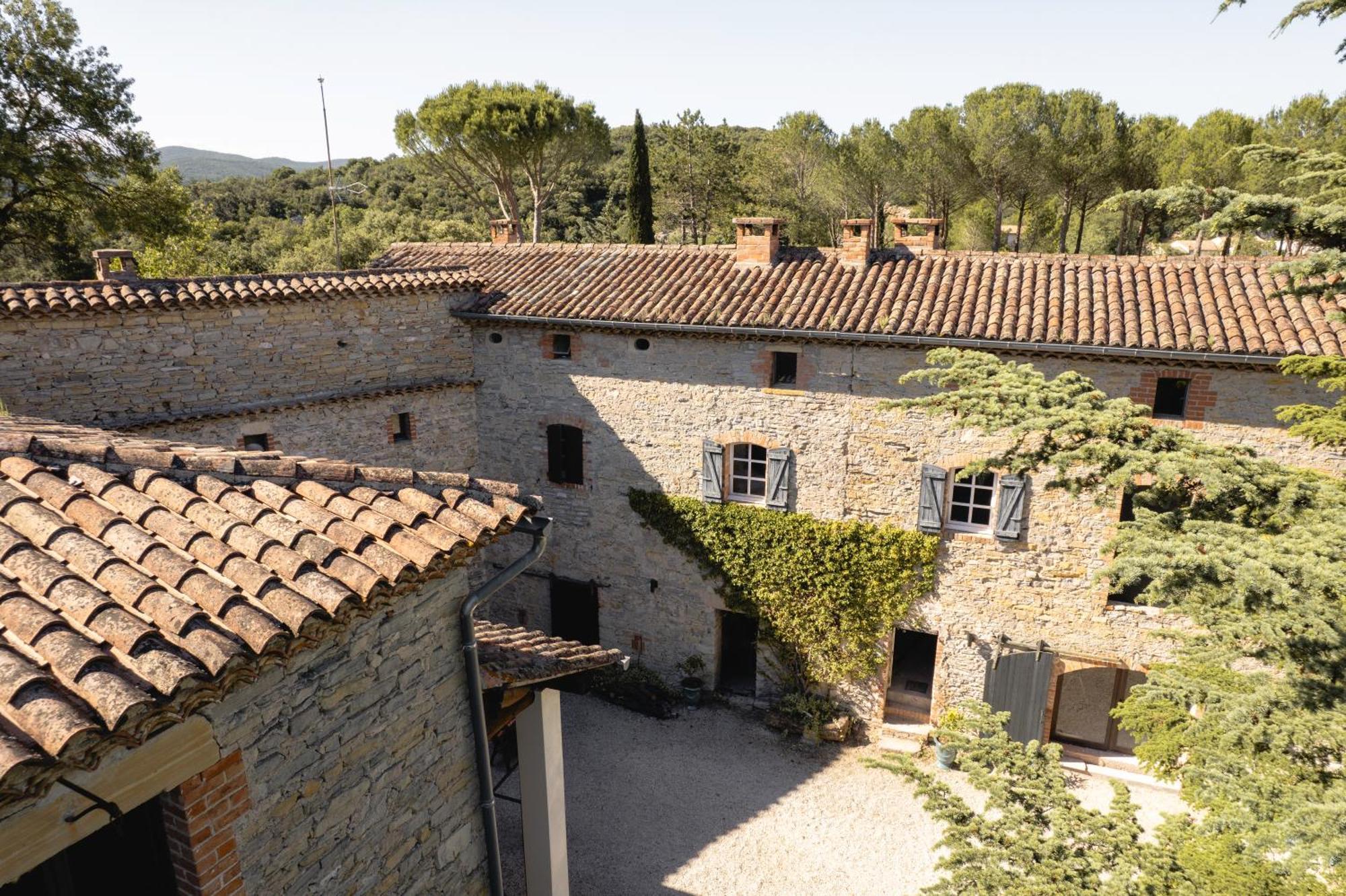Les Terres Aoyama Hotel Saint Julien Les Rosiers Bagian luar foto