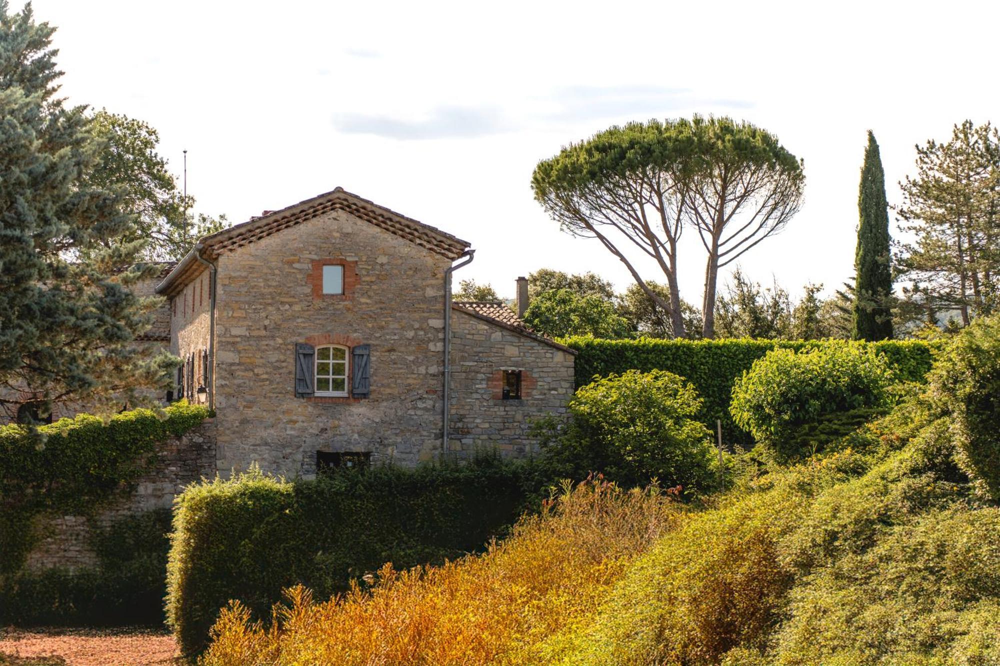 Les Terres Aoyama Hotel Saint Julien Les Rosiers Bagian luar foto