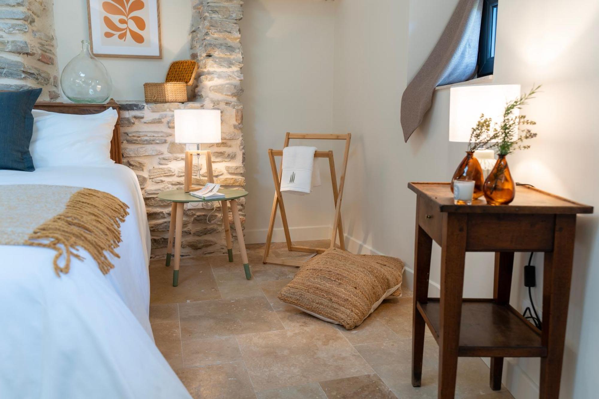 Les Terres Aoyama Hotel Saint Julien Les Rosiers Bagian luar foto