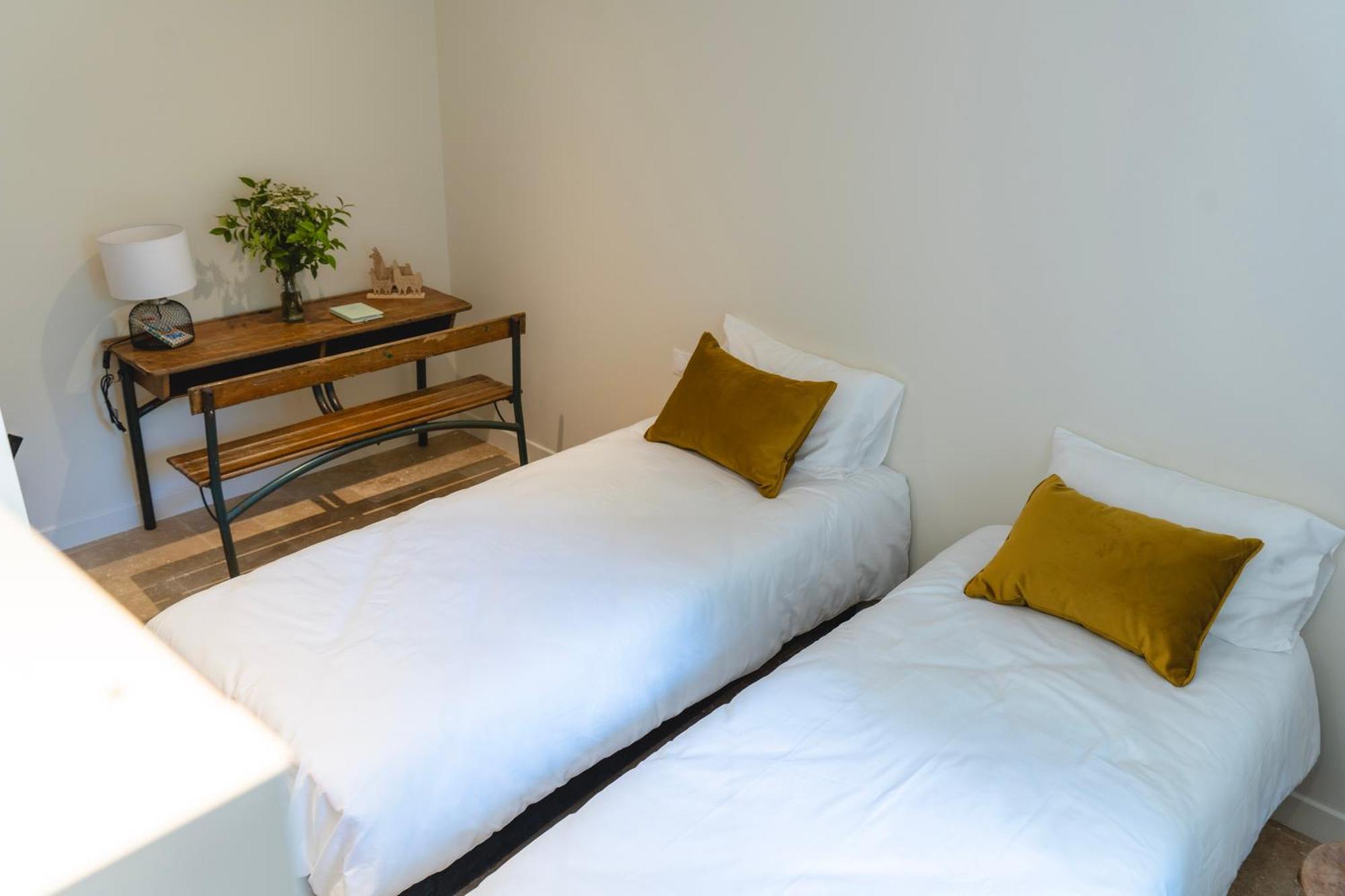 Les Terres Aoyama Hotel Saint Julien Les Rosiers Bagian luar foto