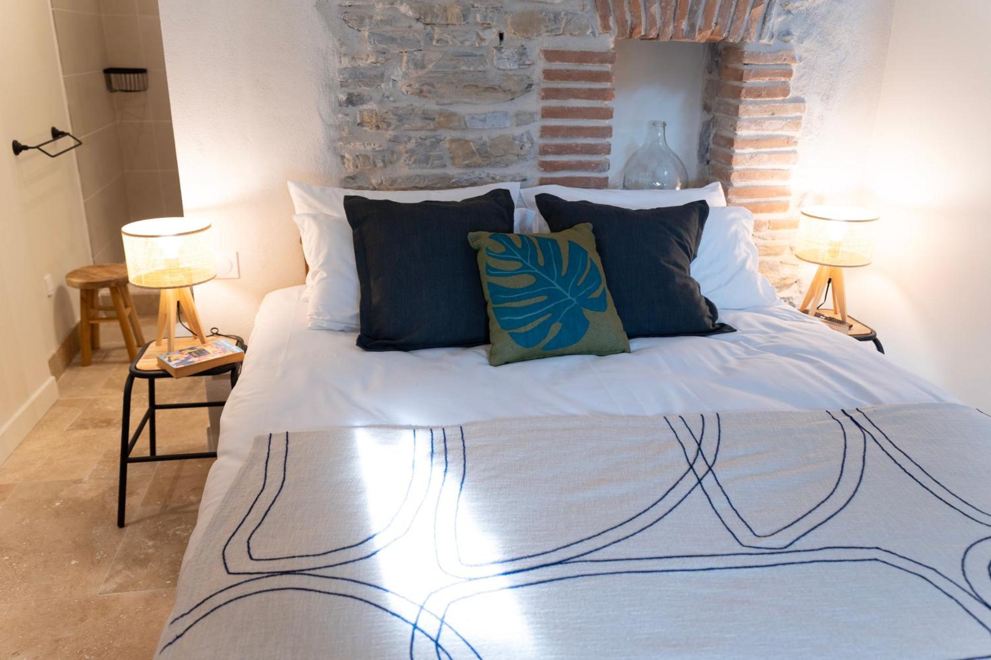 Les Terres Aoyama Hotel Saint Julien Les Rosiers Bagian luar foto