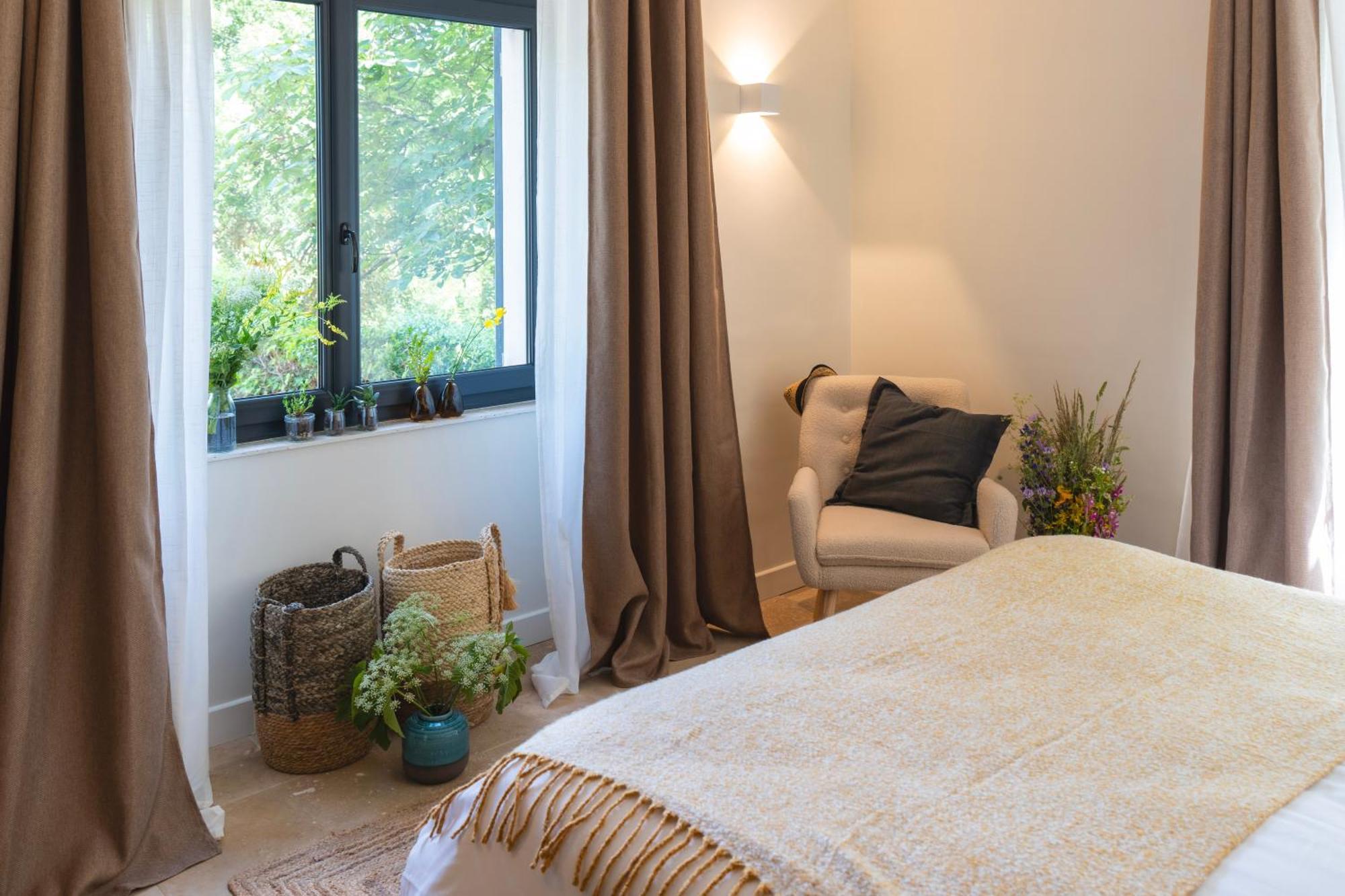 Les Terres Aoyama Hotel Saint Julien Les Rosiers Bagian luar foto