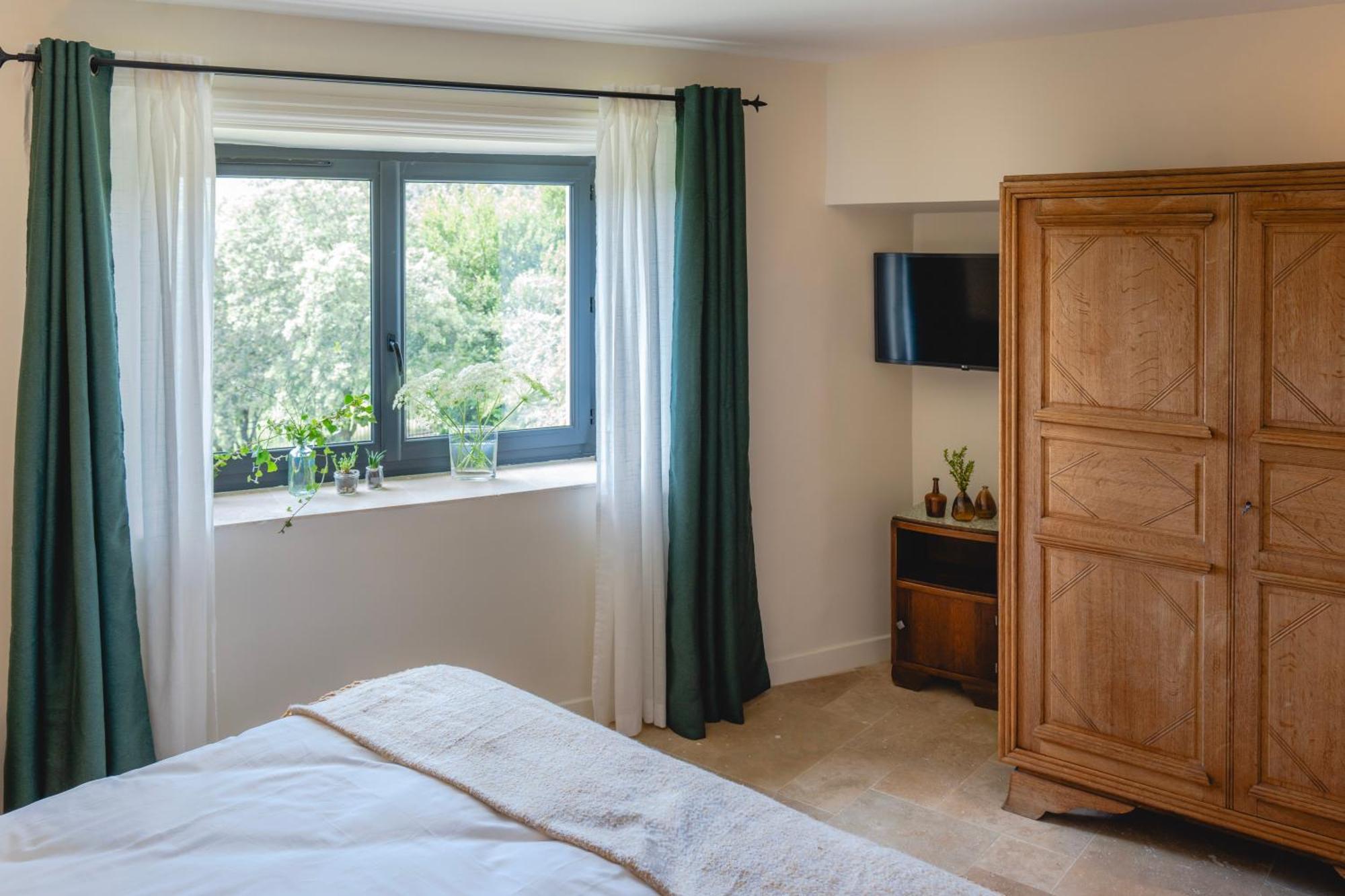 Les Terres Aoyama Hotel Saint Julien Les Rosiers Bagian luar foto