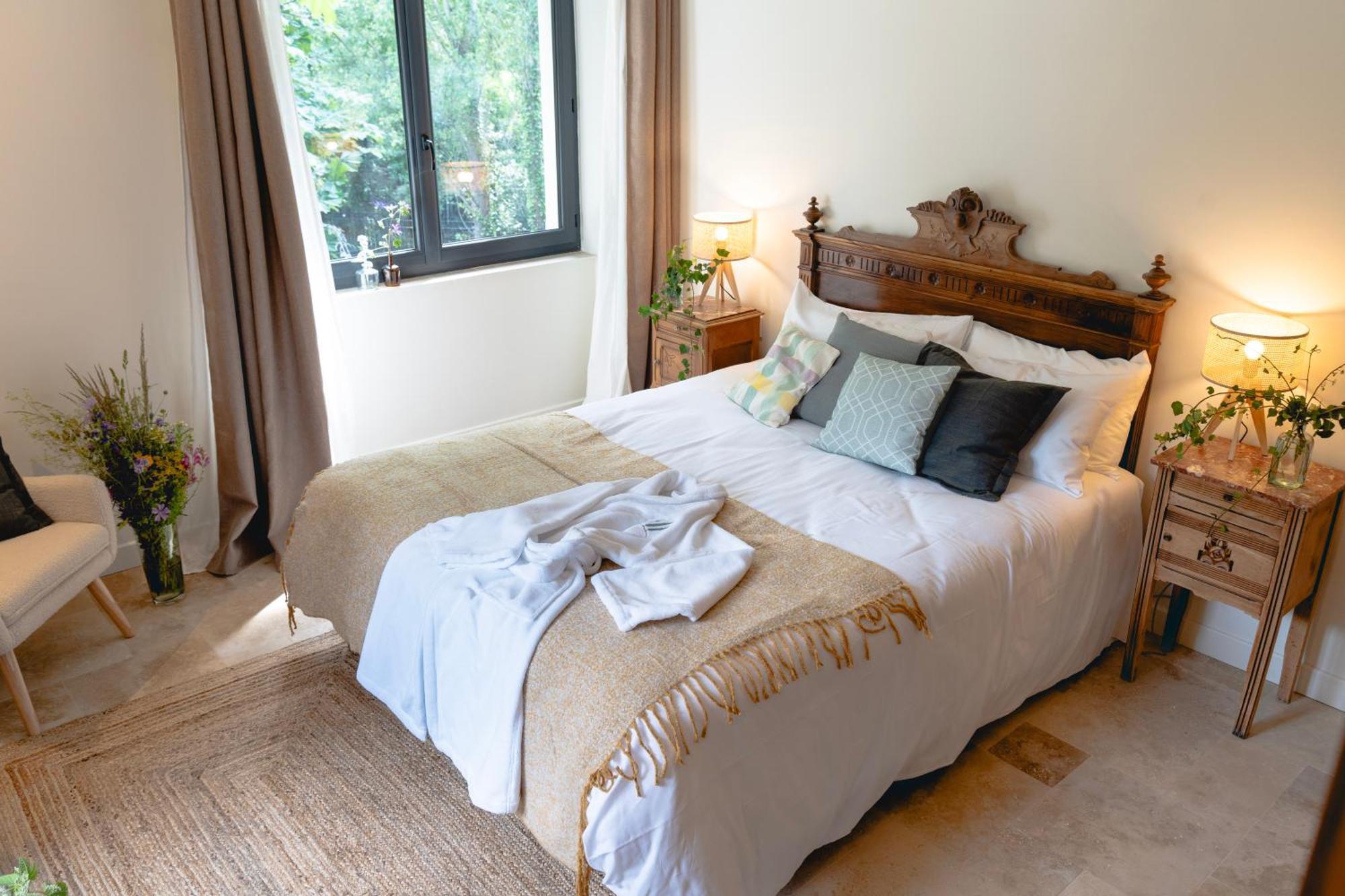Les Terres Aoyama Hotel Saint Julien Les Rosiers Bagian luar foto