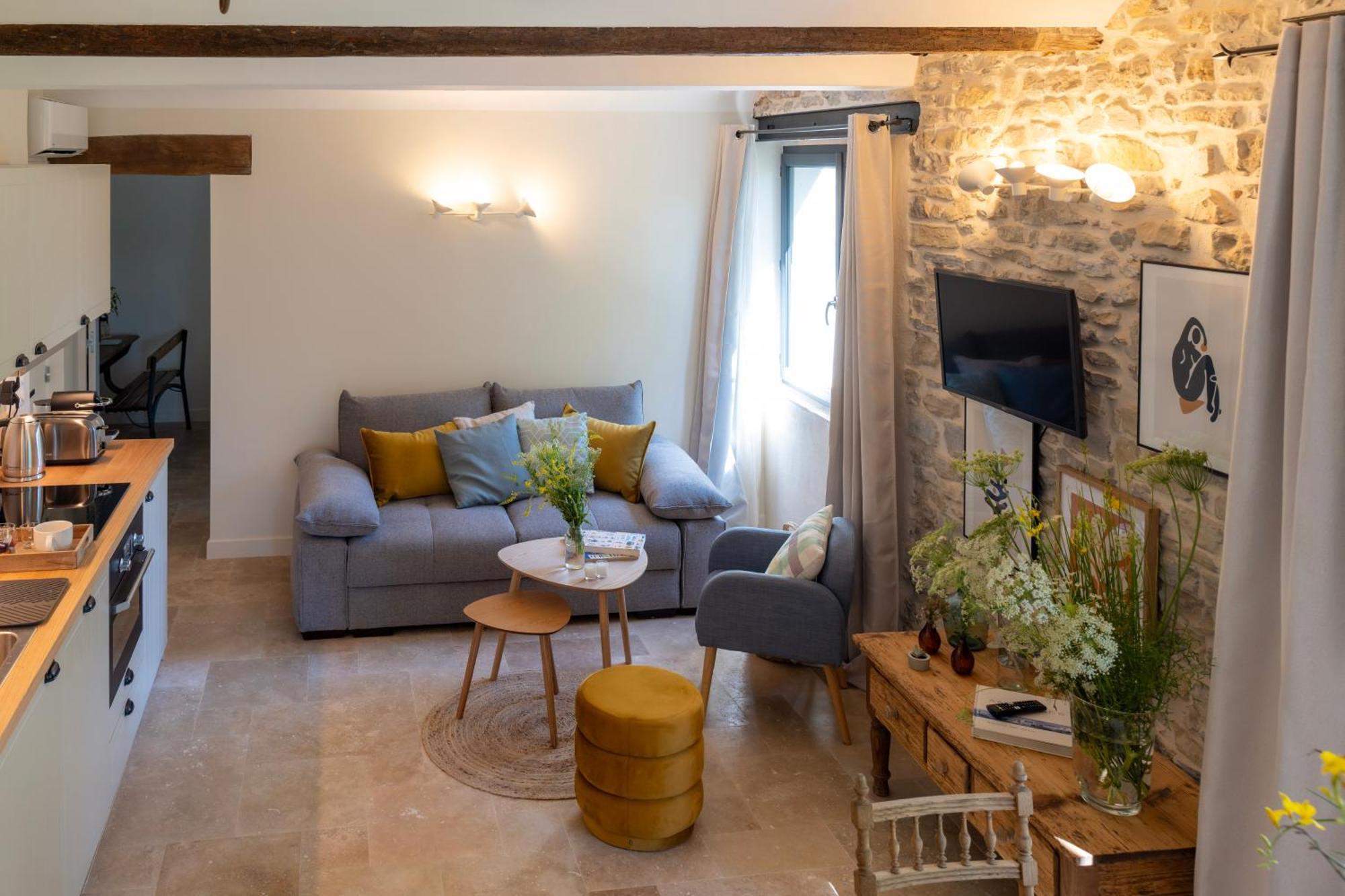 Les Terres Aoyama Hotel Saint Julien Les Rosiers Bagian luar foto