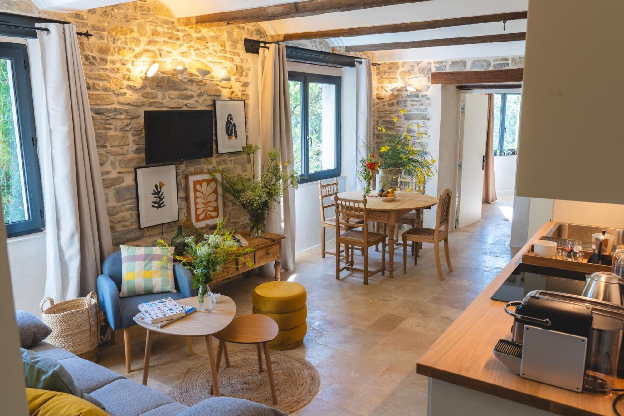 Les Terres Aoyama Hotel Saint Julien Les Rosiers Bagian luar foto