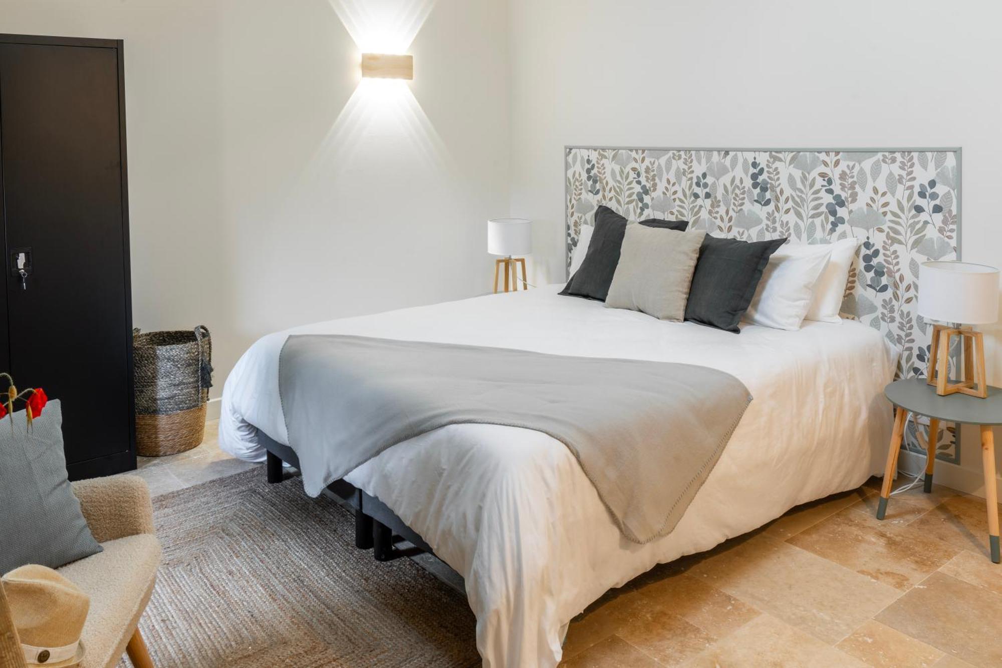 Les Terres Aoyama Hotel Saint Julien Les Rosiers Bagian luar foto