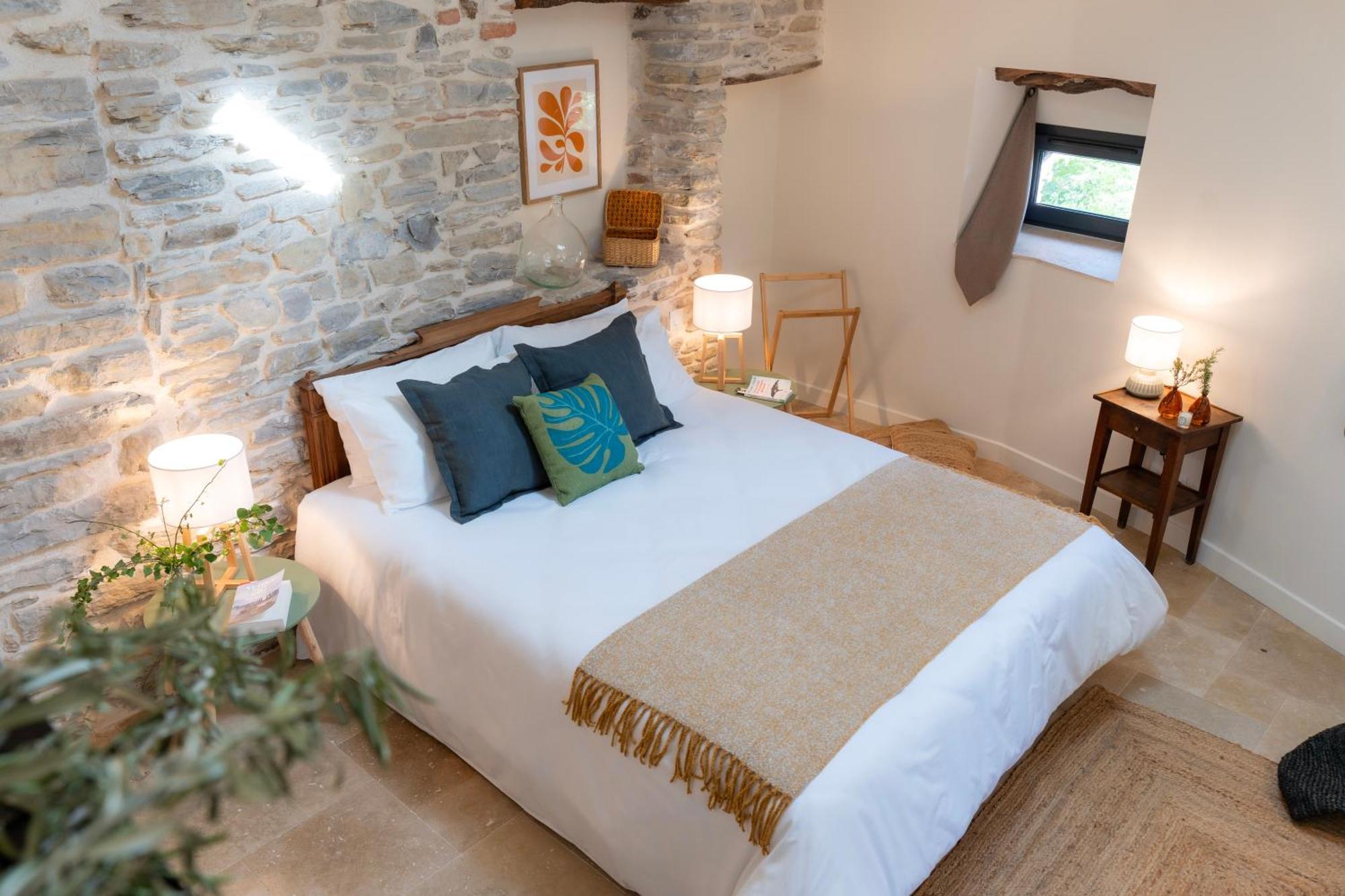Les Terres Aoyama Hotel Saint Julien Les Rosiers Bagian luar foto