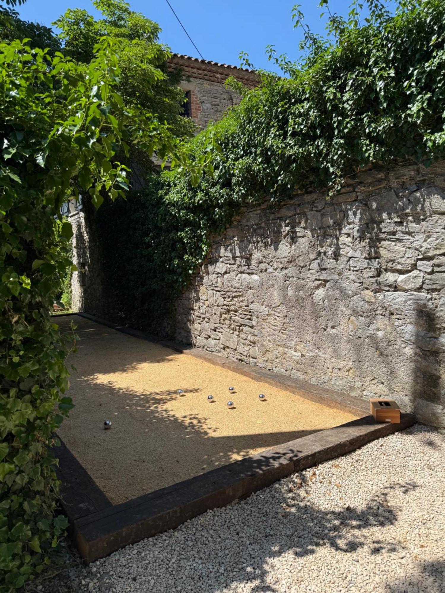 Les Terres Aoyama Hotel Saint Julien Les Rosiers Bagian luar foto